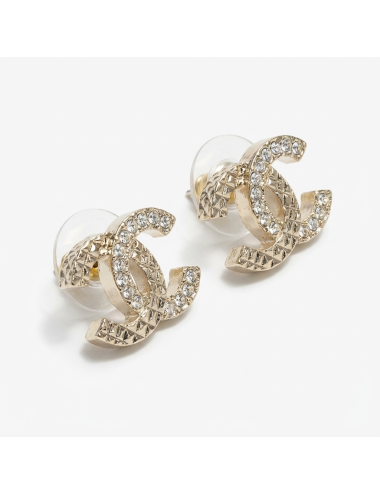 Boucles d'oreilles Chanel matelassées et strass 2