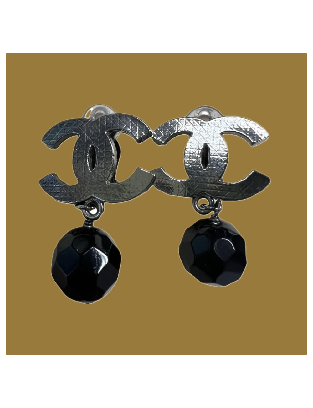 Clips pendants Chanel noirs