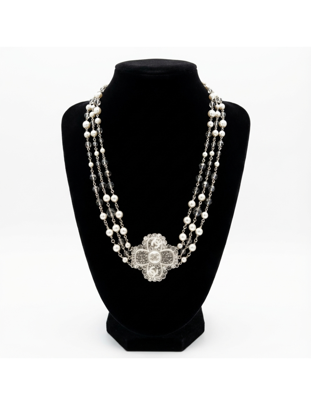 Sautoir triple rangs Chanel perles nacres et transparentes