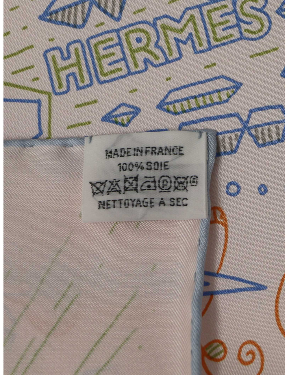 Carré Hermès Please Hold the line rose pâle