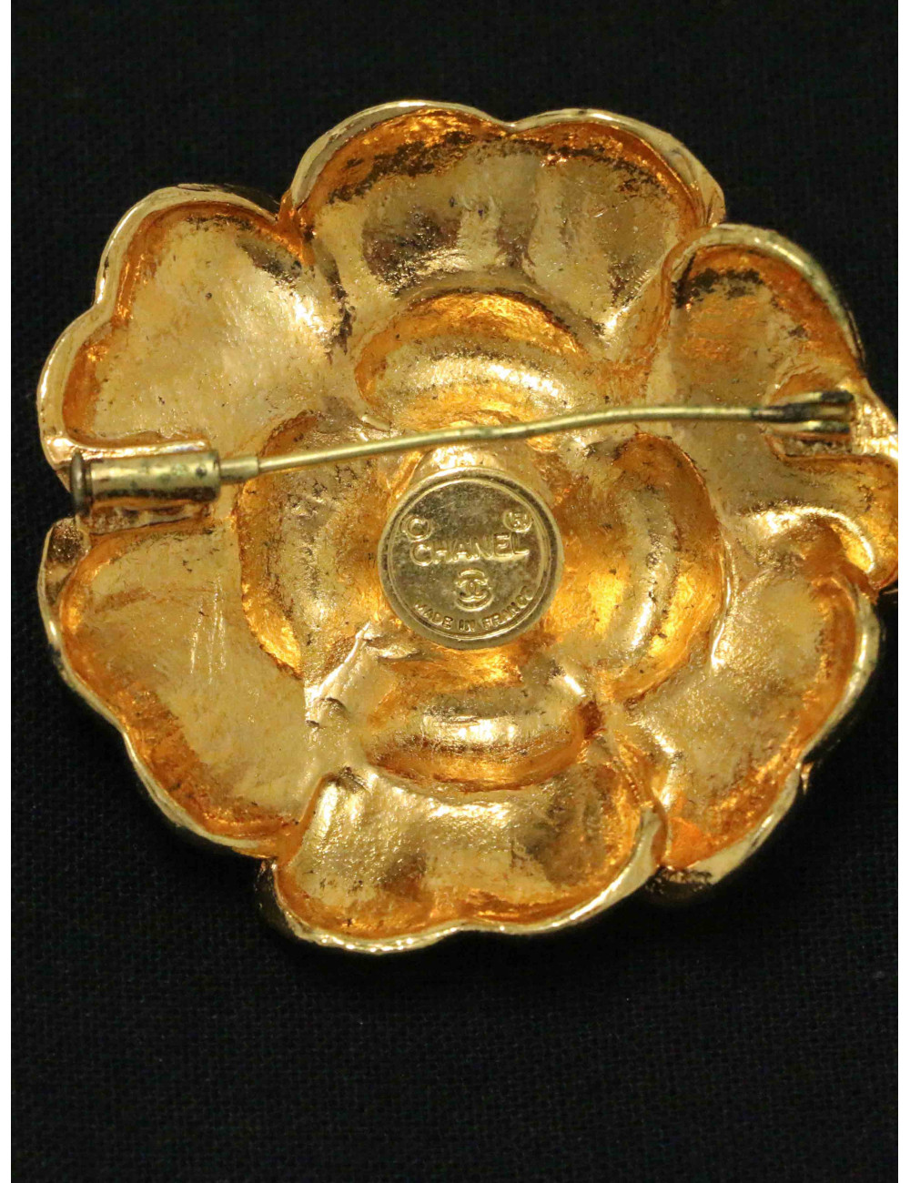 Broche CHANEL camélia doré