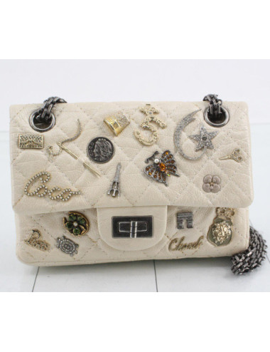 2.55 blanc avec charms Chanel édition limité
