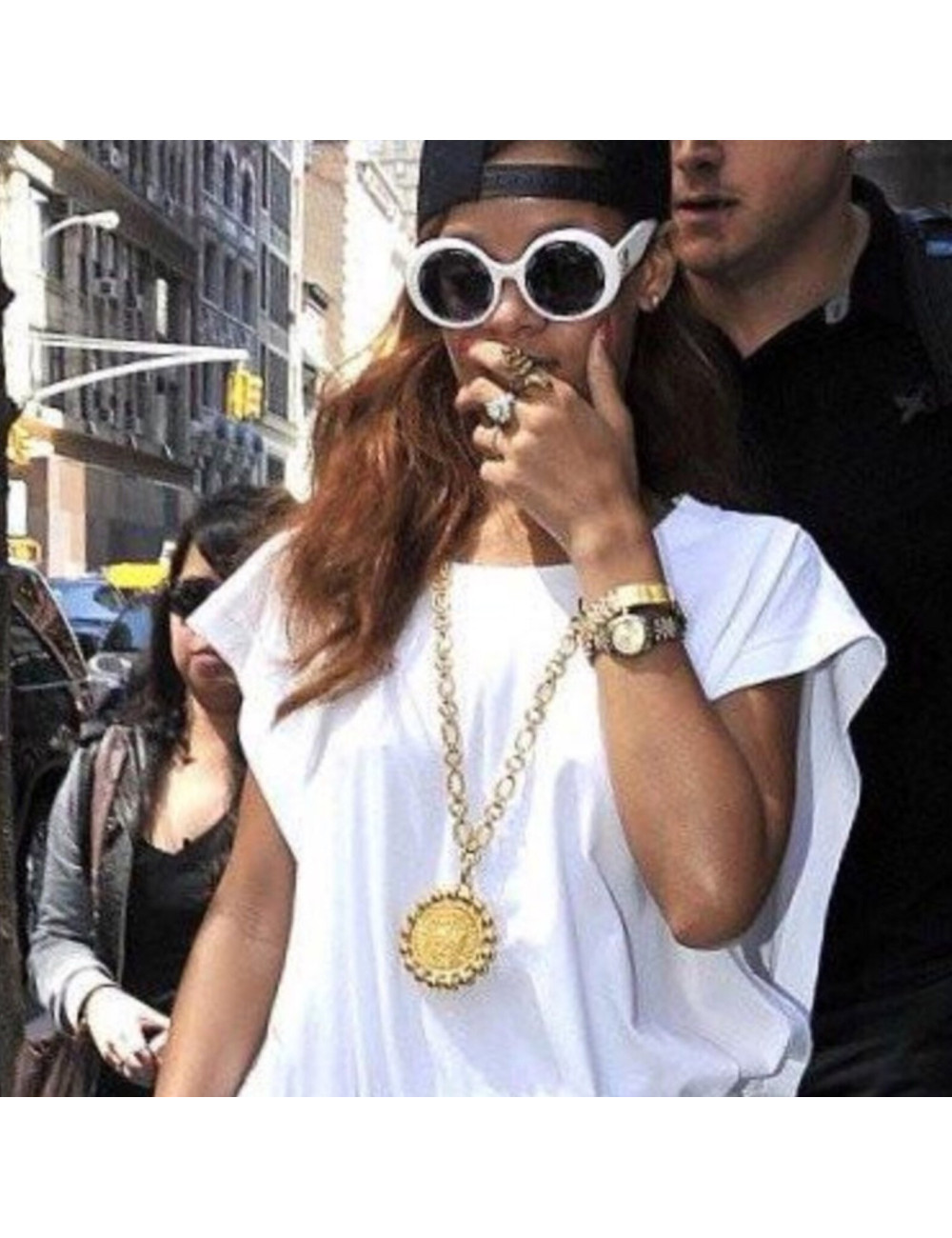 Sautoir Chanel médaillon doré vintage