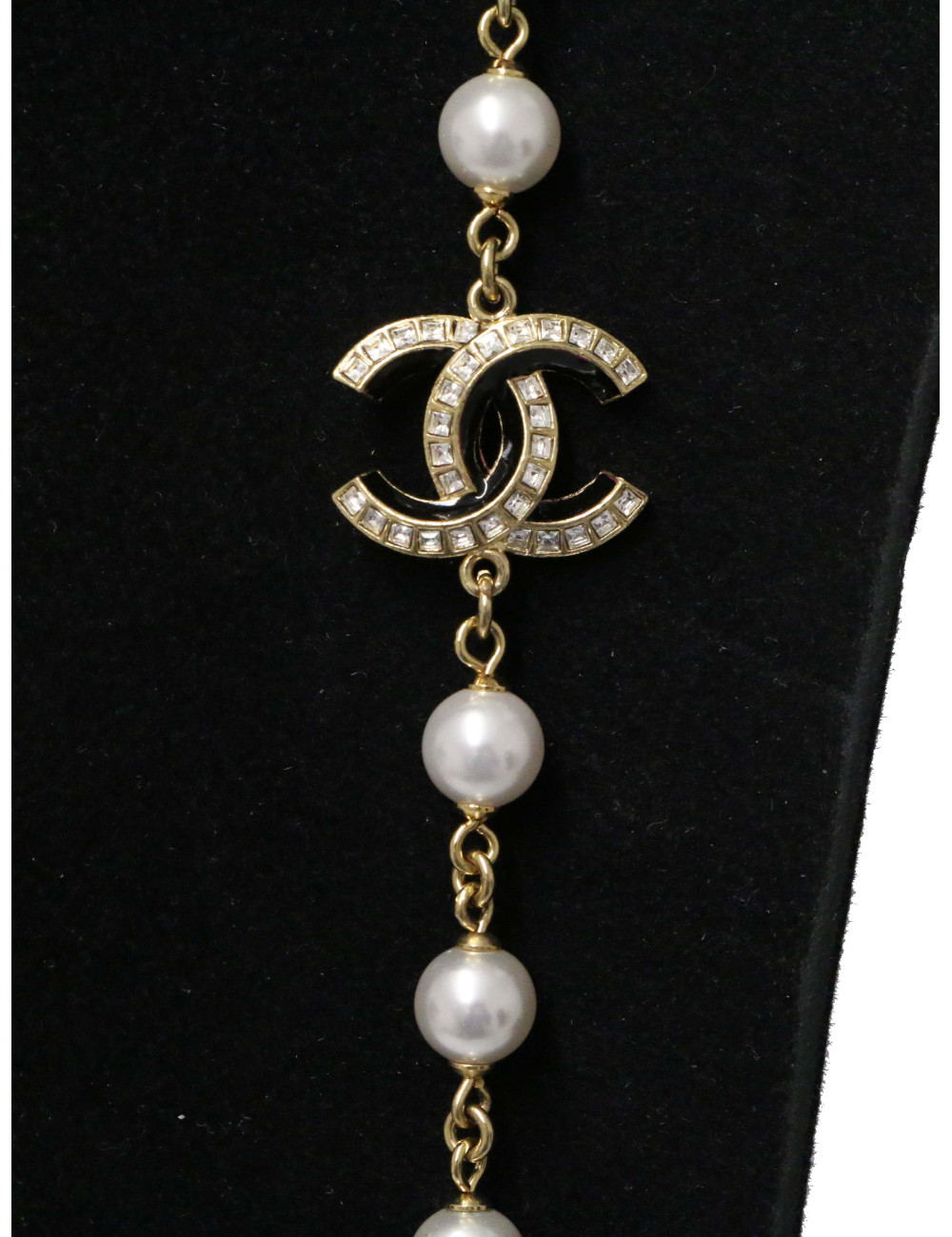 Sautoir Chanel doré perles noires et nacrées