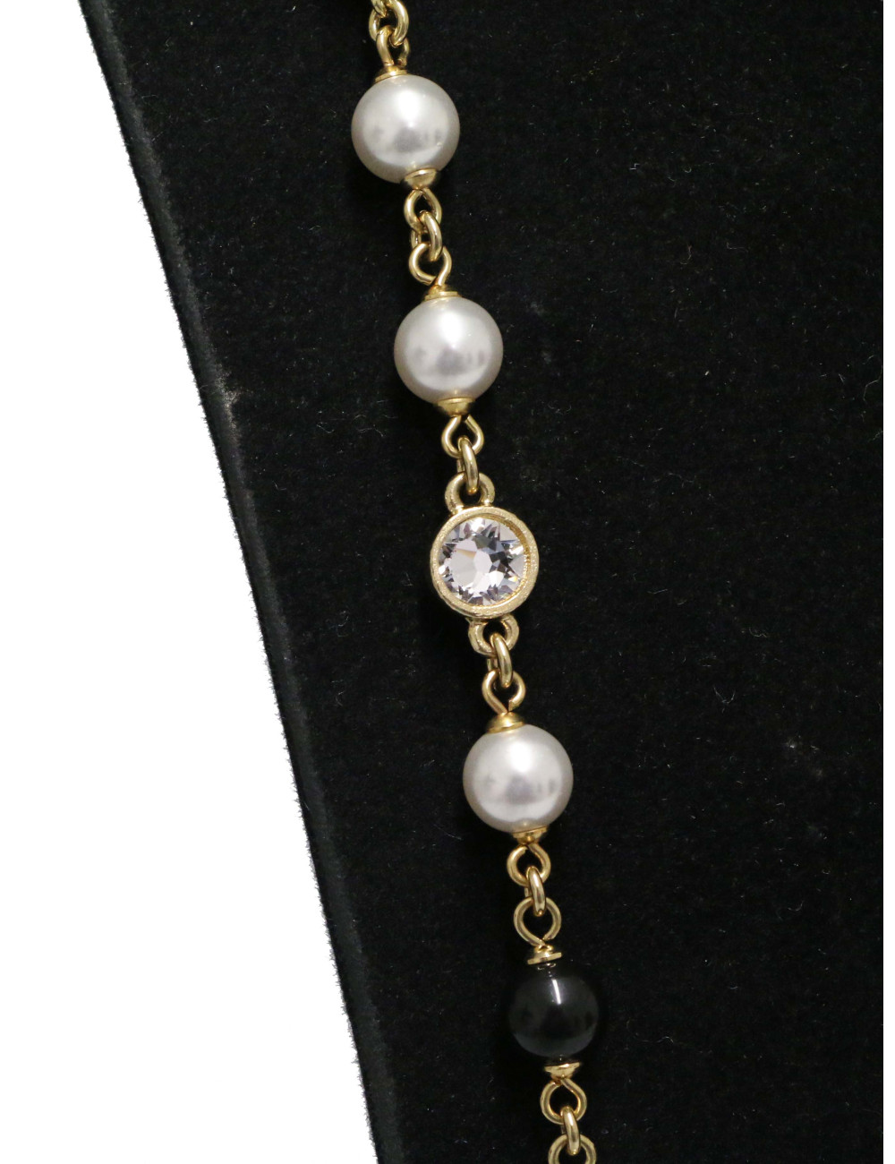 Sautoir Chanel doré perles nacrées noires