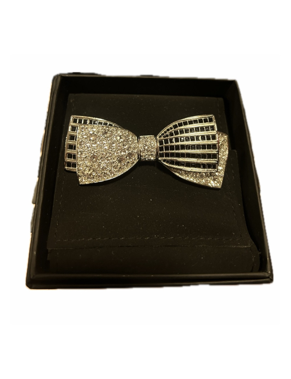 Broche Nœud Chanel Collection Printemps 2017 en Métal Argenté et Strass