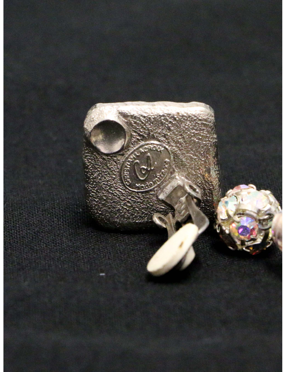 Clips CHRISTIAN LACROIX pendants émaillés