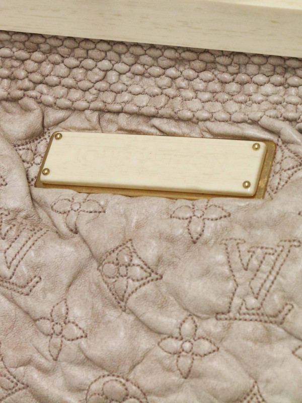 Sac Olympe Louis Vuitton Série limitée cuir embossé