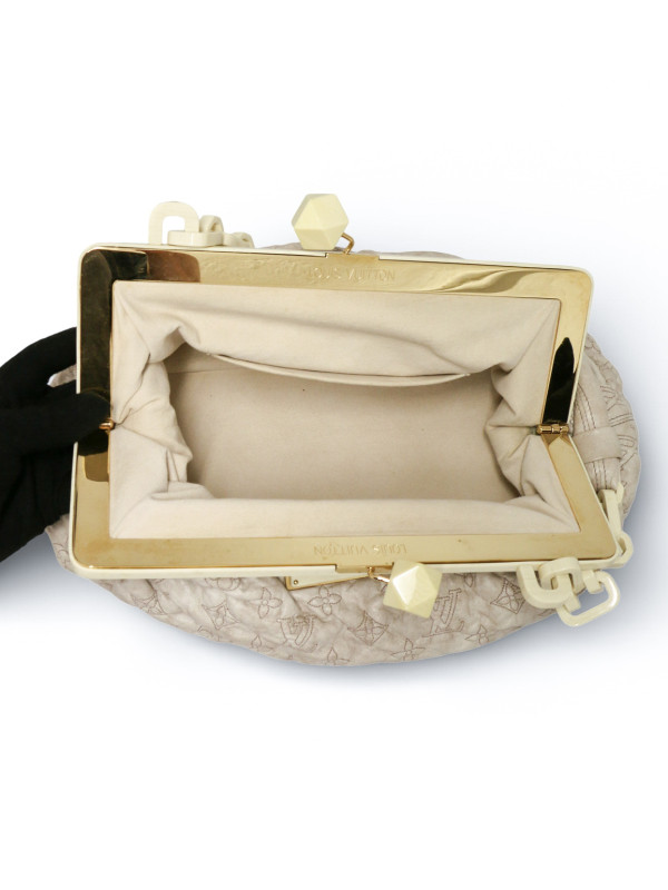 Sac Olympe Louis Vuitton Série limitée cuir embossé