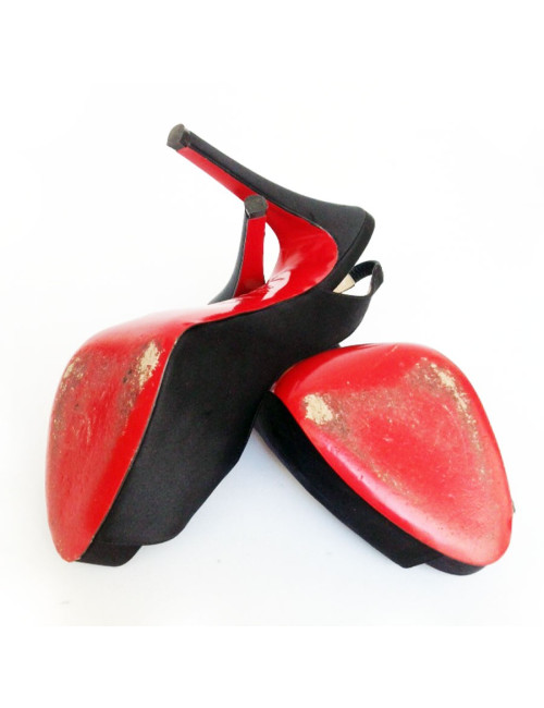 Escarpins CHRISTIAN LOUBOUTIN en satin noir