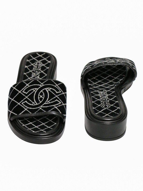 Sandales CHANEL T36,5 velours noir blanc