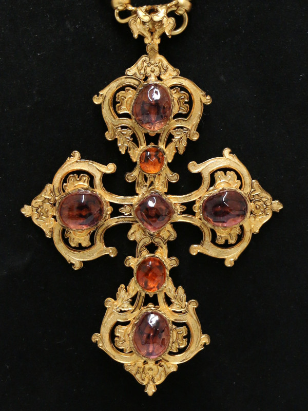 Sautoir Marguerite de Valois croix améthyste