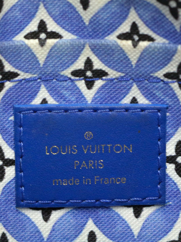 Pochette LOUIS VUITTON 9