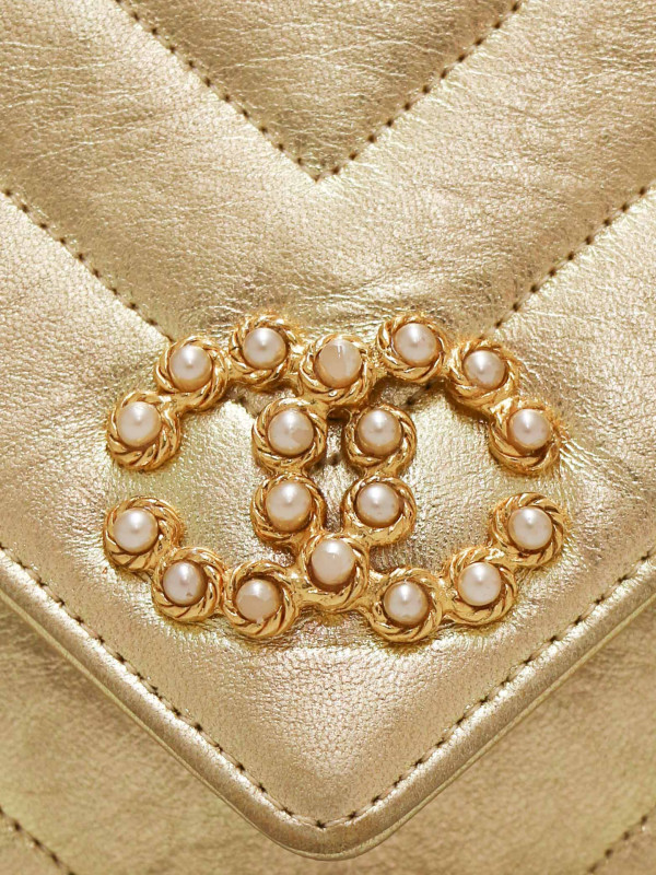 Sac du soir Chanel cuir doré chevrons