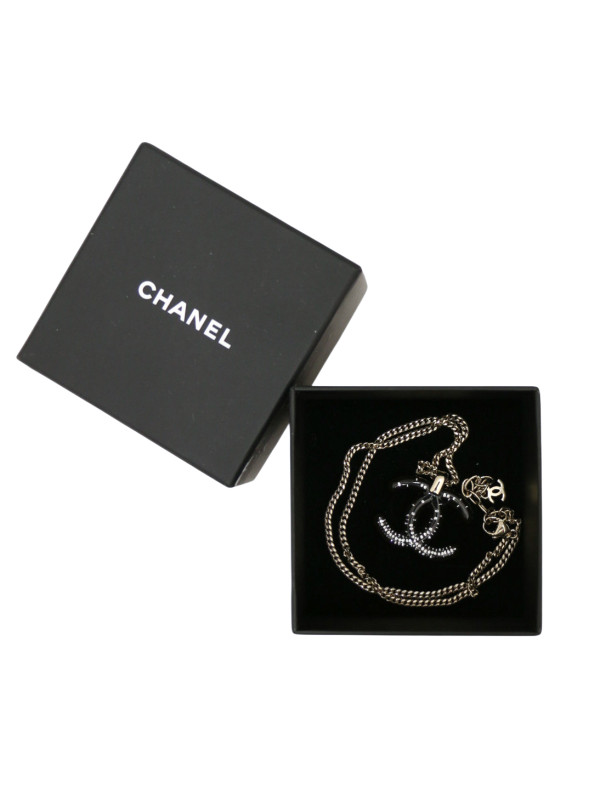 Collier Chanel CC noir