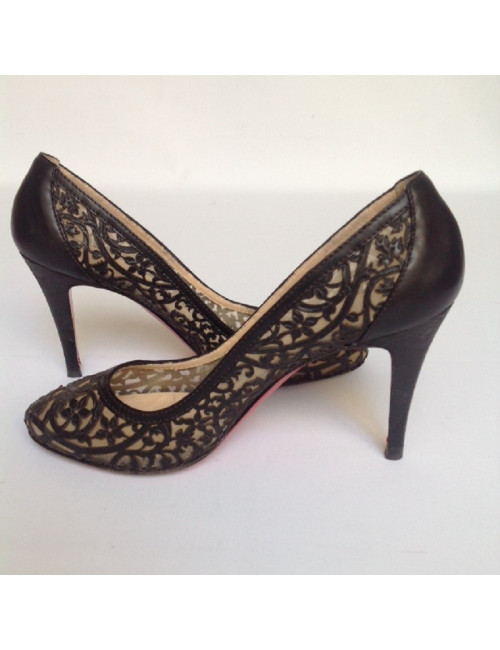 Escarpins en cuir noir façon dentelle CHRISTIAN LOUBOUTIN T38