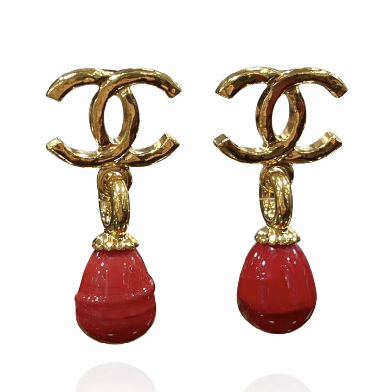 Boucles d'oreille CHANEL perle rouge rubis