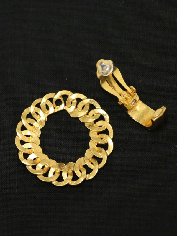 Boucles d'oreilles rondes dorées Chanel