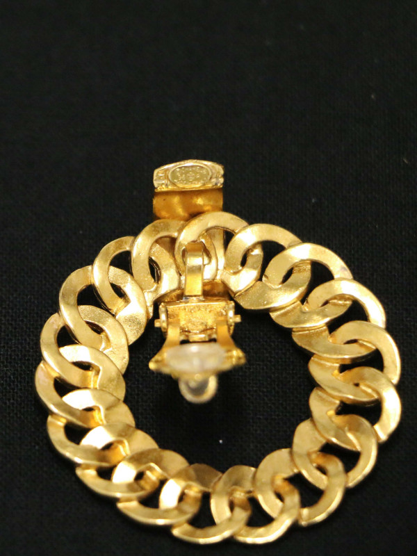 Boucles d'oreilles rondes dorées Chanel