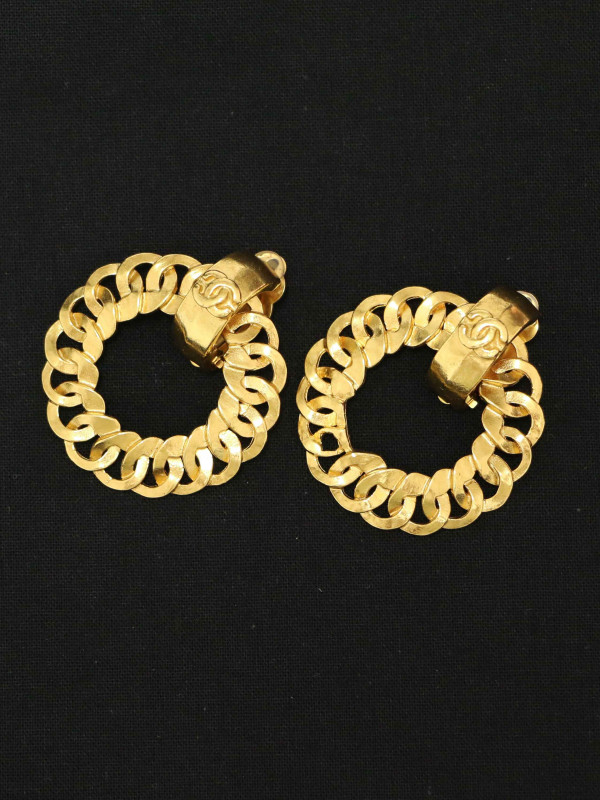 Boucles d'oreilles rondes dorées Chanel