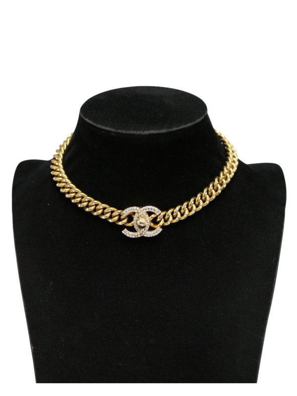 Collier court Chanel turnlock strass 2