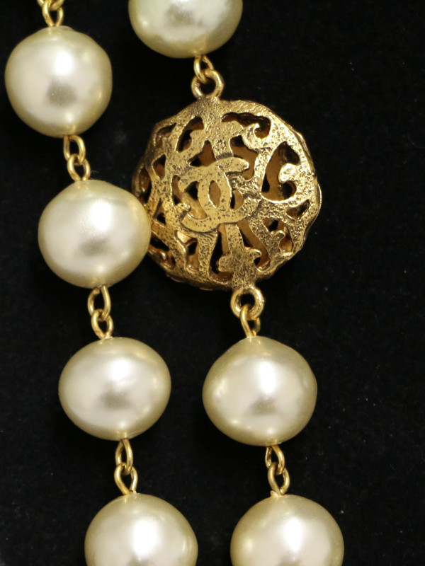 Sautoir Chanel couture perles pâte de verre