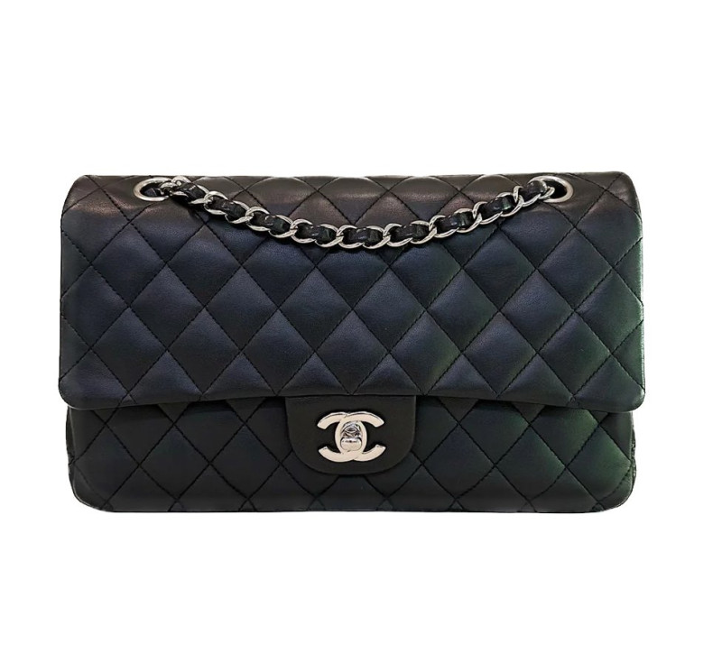 Timeless Chanel cuir matelassé noir