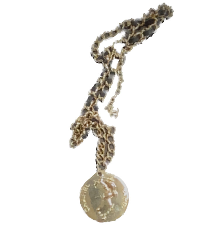 Collier médaillon Chanel chaine dorée 2