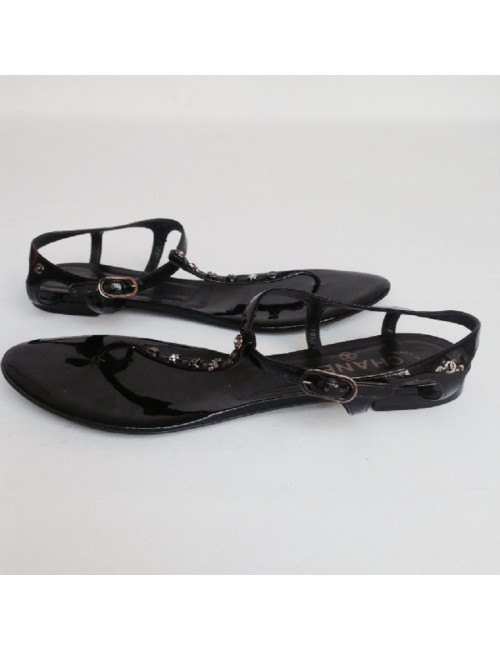Sandales plates en cuir verni noir CHANEL T39
