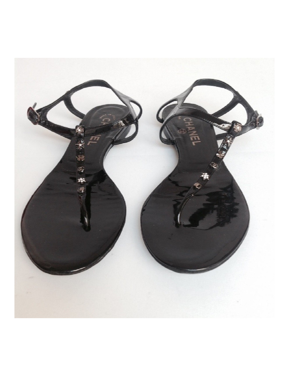 Sandales plates en cuir verni noir CHANEL T39