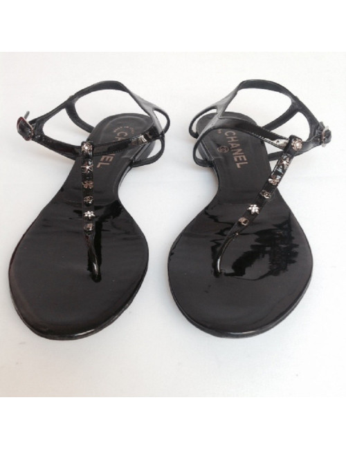 Sandales plates en cuir verni noir CHANEL T39
