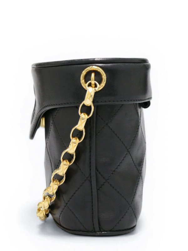 Sac rigide Chanel pompon et chaine bijou