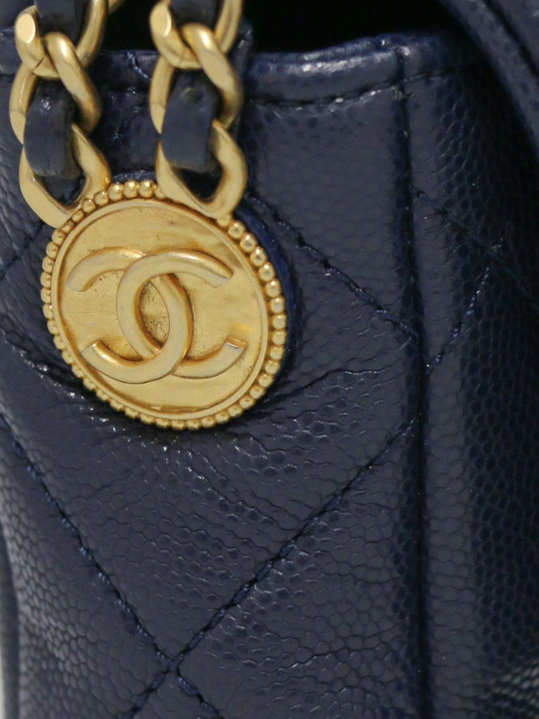 Sac matelassé bleu caviar Chanel
