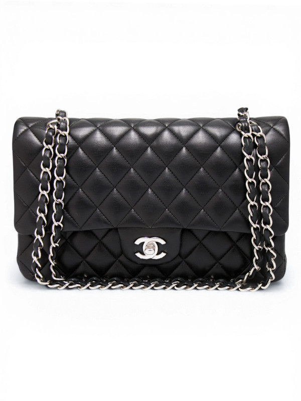 Timeless Chanel cuir matelassé noir