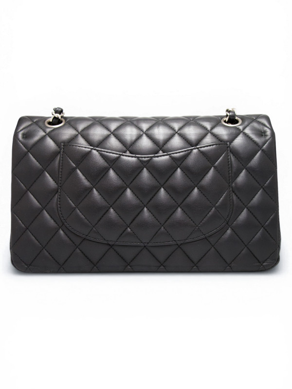 Timeless Chanel cuir matelassé noir