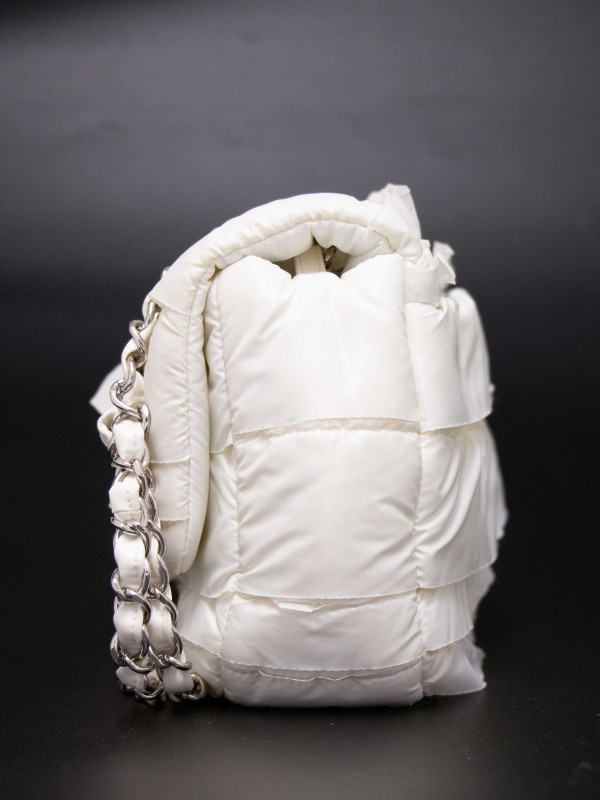 Sac Chanel Rabat Blanc en Toile Parachute Froncée avec Bandoulière Chaîne