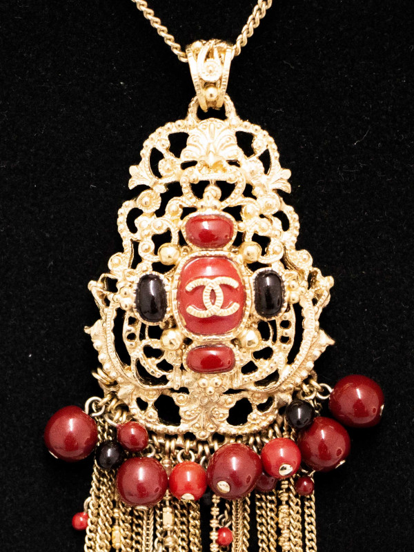 Collier pendentif Chanel Méiers d'art Paris-Bombay