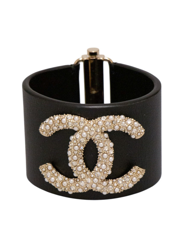 Bracelet Manchette Chanel CC Perles & Strass Dorés en Cuir Noir