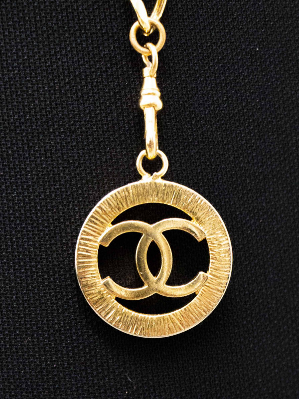 Ceinture Chanel Vintage 1984 Triple Chaînes Dorées à Médaillons CC