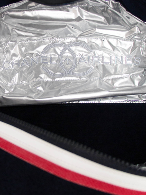Sac de voyage Chanel Airlines éponge avec ses accessoires