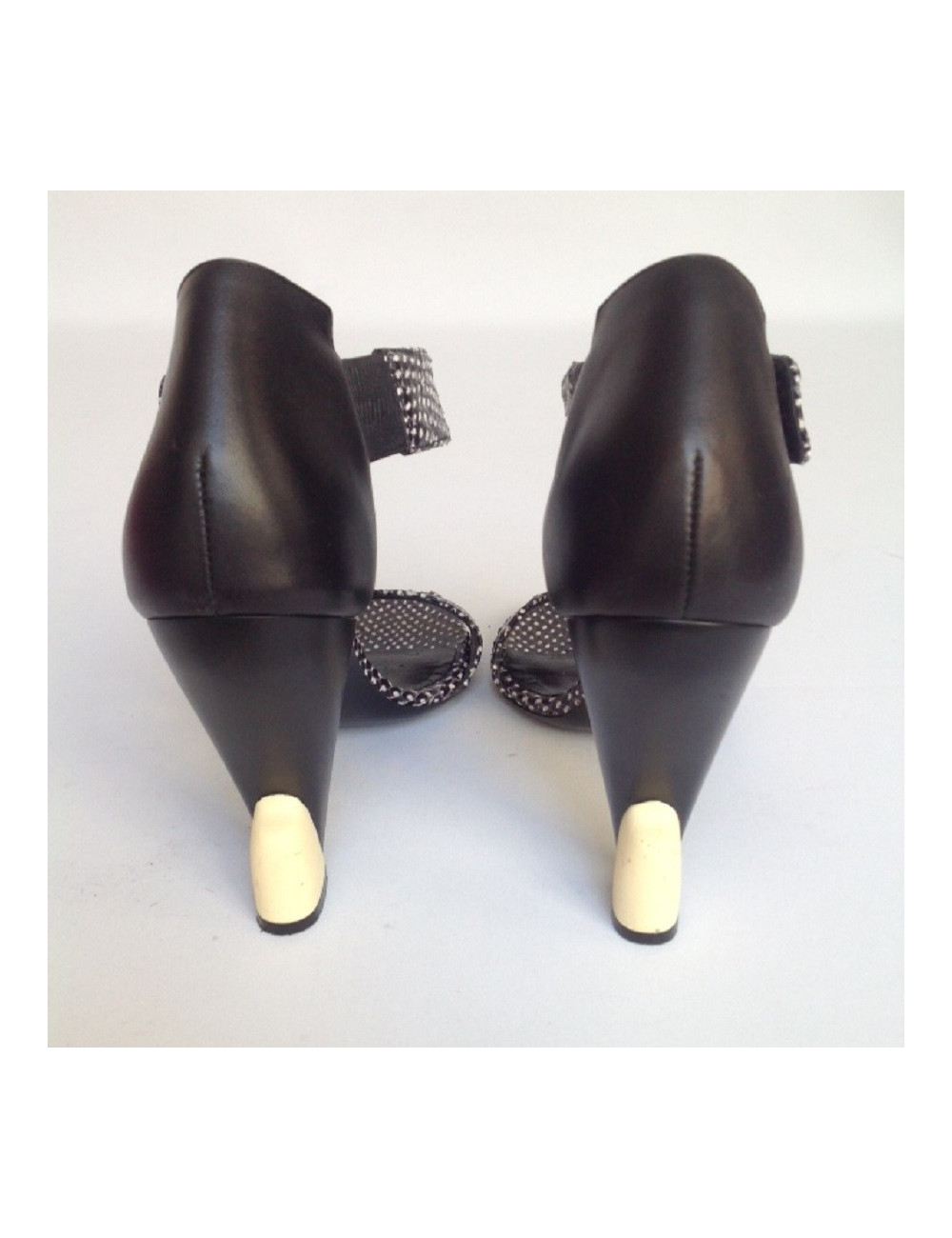 Sandales hautes python noir et blanche BALENCIAGA T38,5