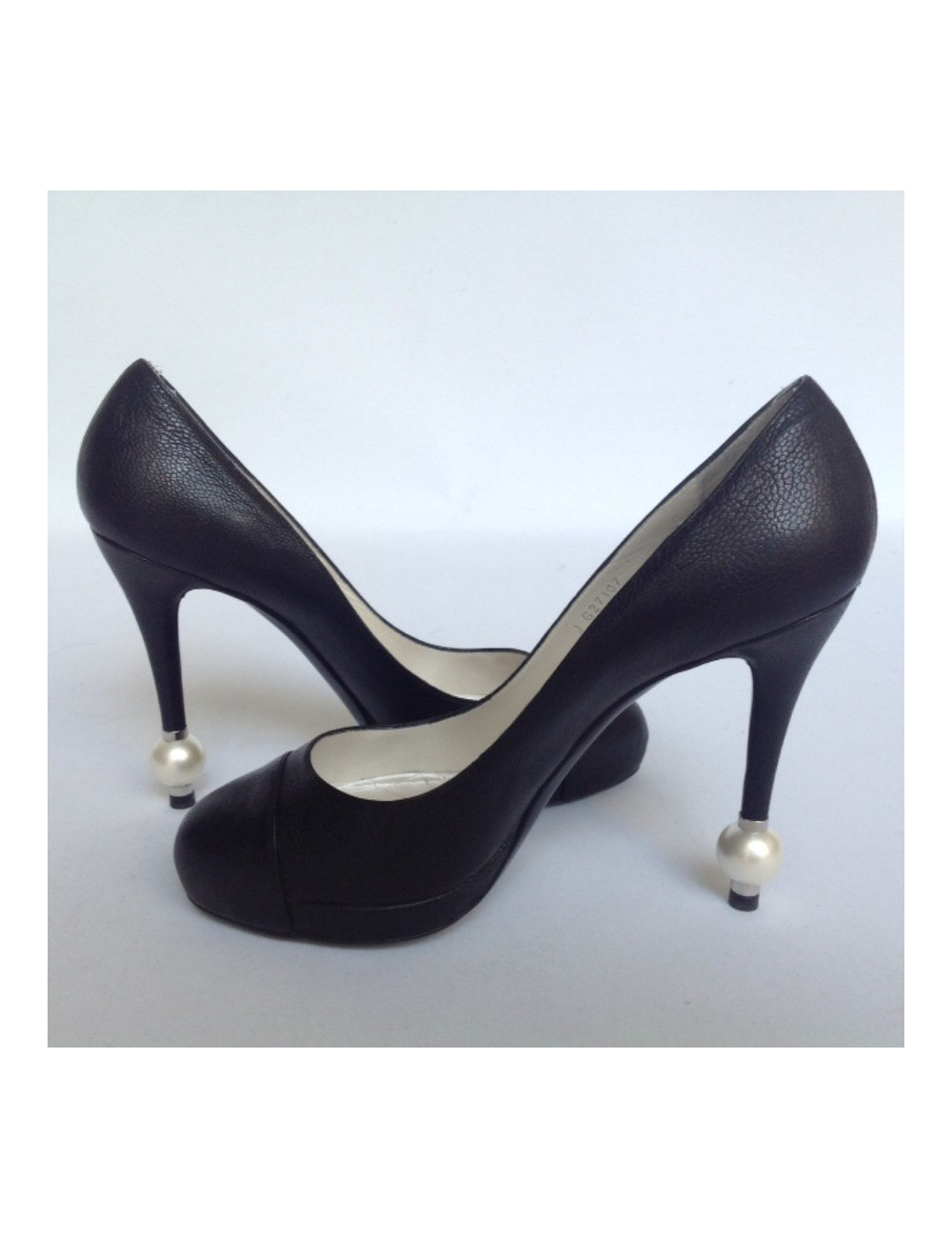 Escarpins CHANEL T 40,5 en cuir noir