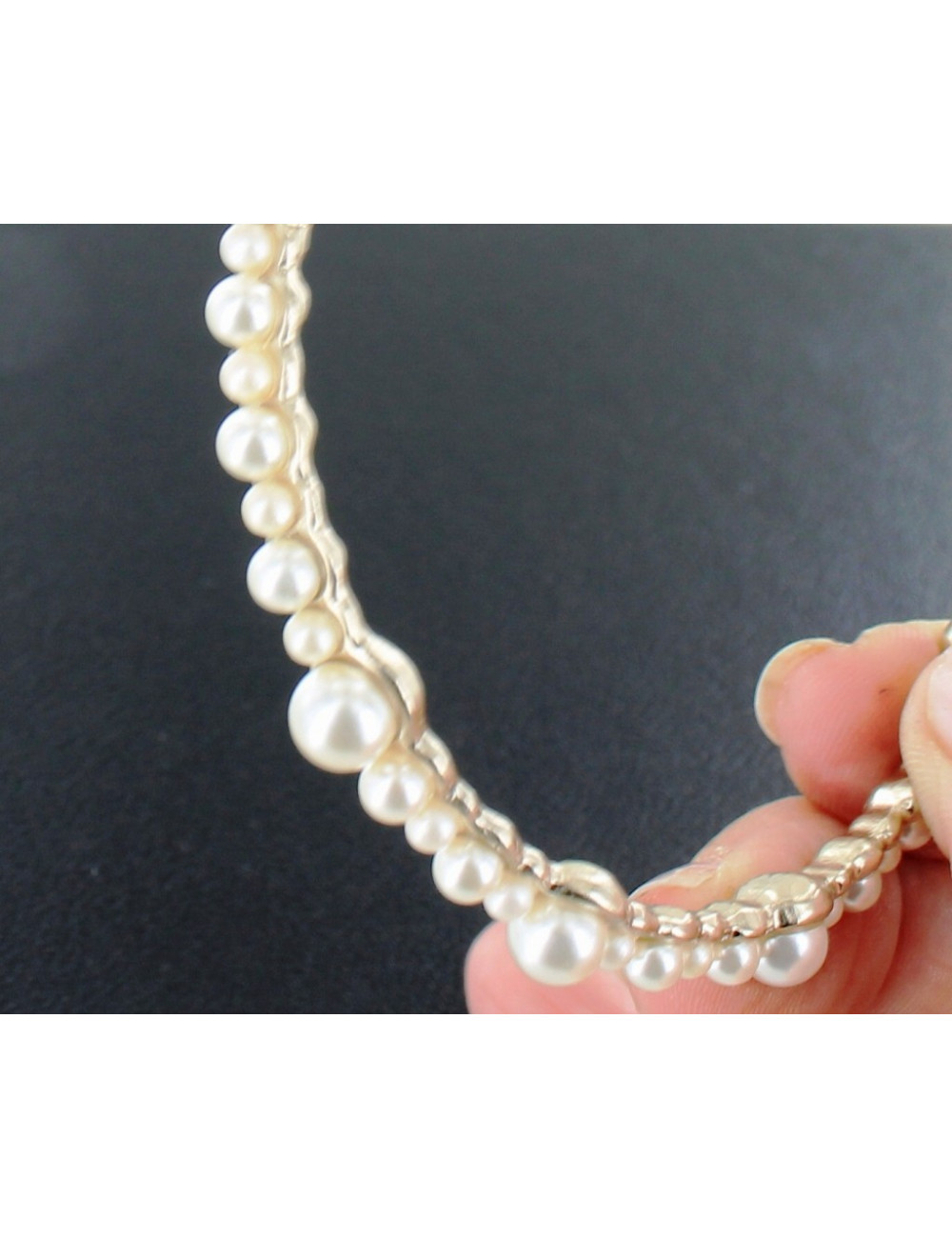  clous d'oreille créoles CHANEL en perles nacrées