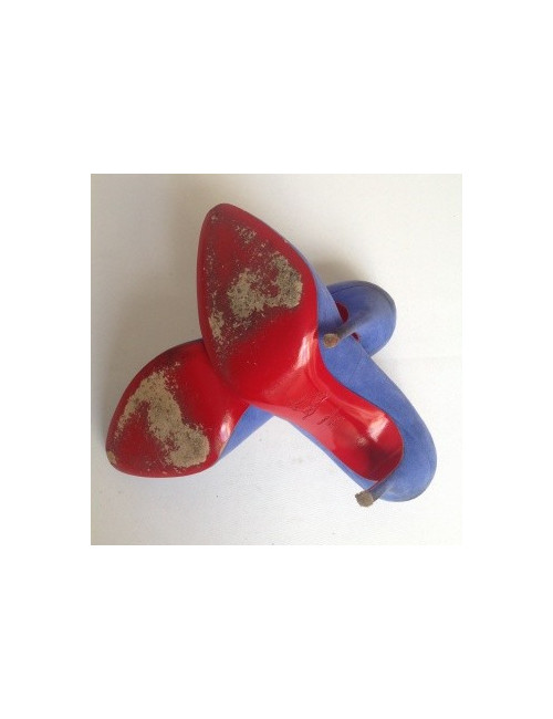 Escarpins modèle 'Corneille' CHRISTIAN LOUBOUTIN en daim bleu T37,5