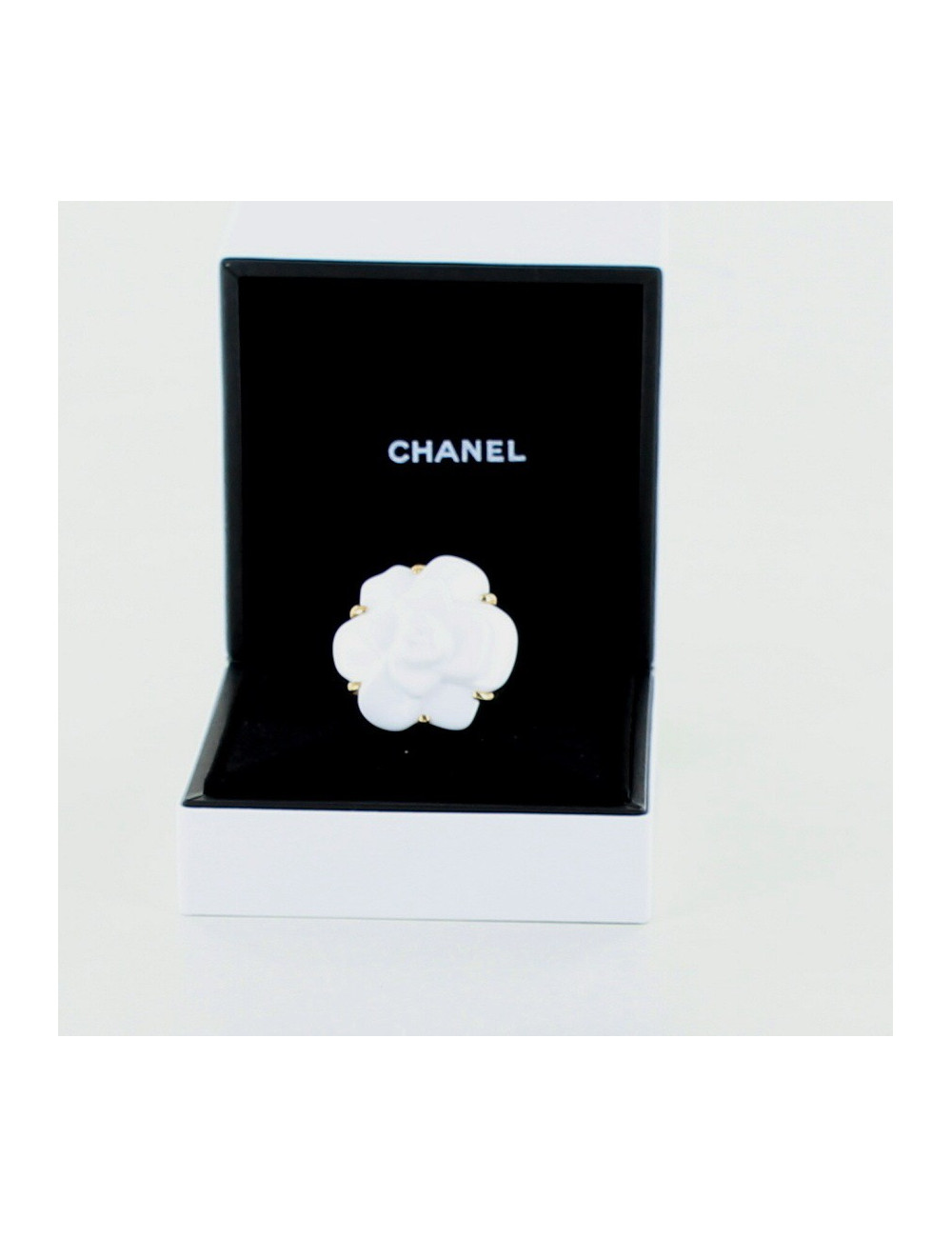 Bague CHANEL T 55 camélia blanc or jaune