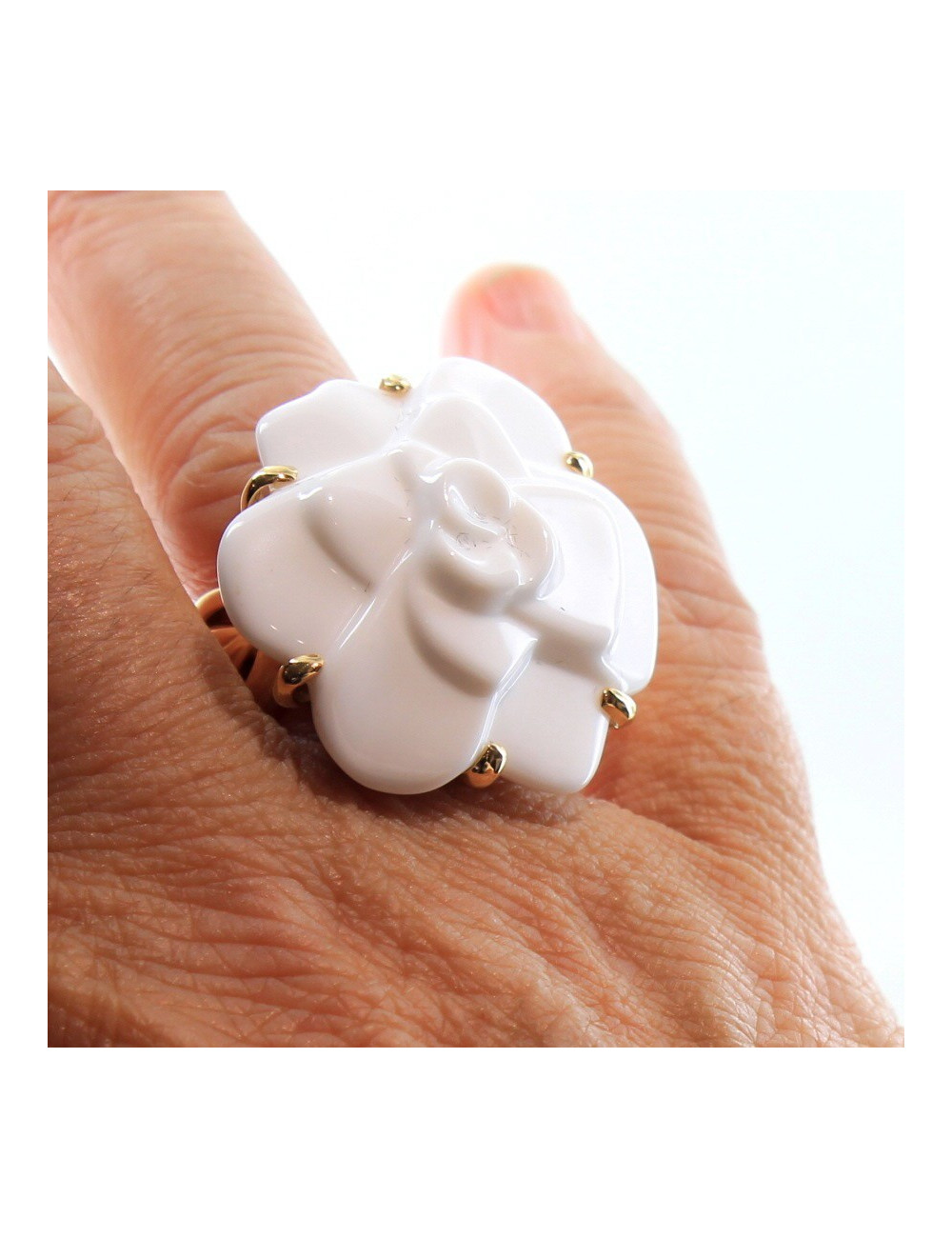 Bague CHANEL T 55 camélia blanc or jaune