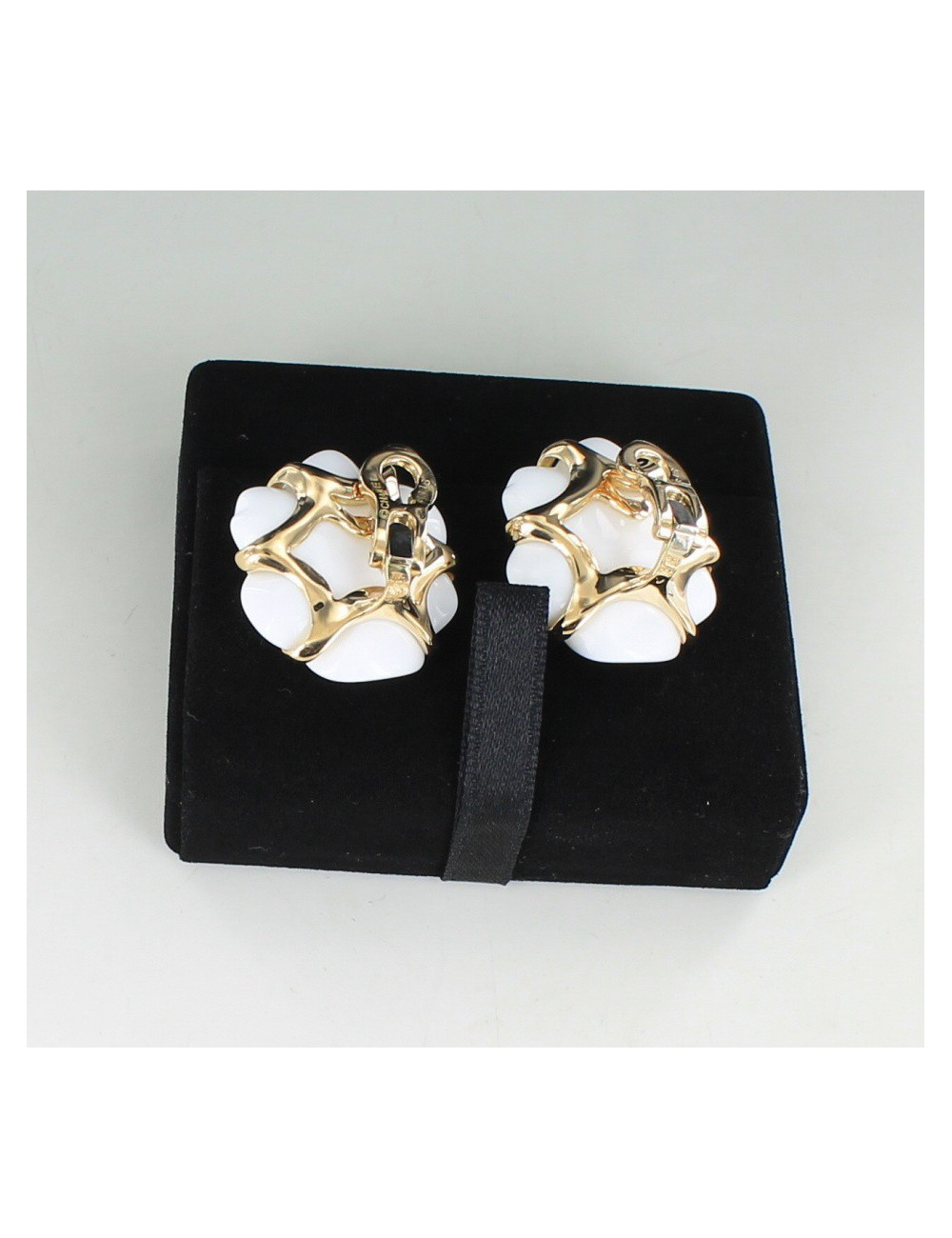 boucles d'oreille CHANEL agate blanche