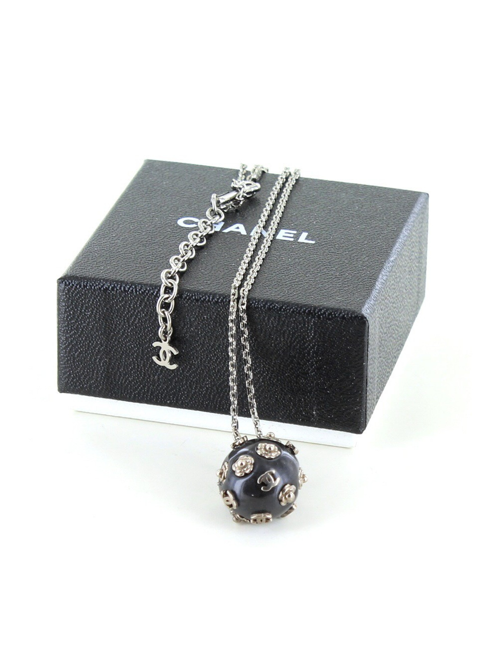 collier CHANEL noir