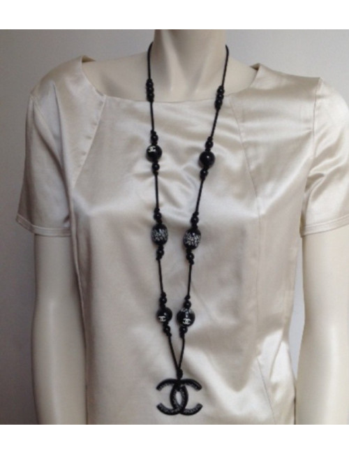 sautoir CHANEL perles noires sur cordon