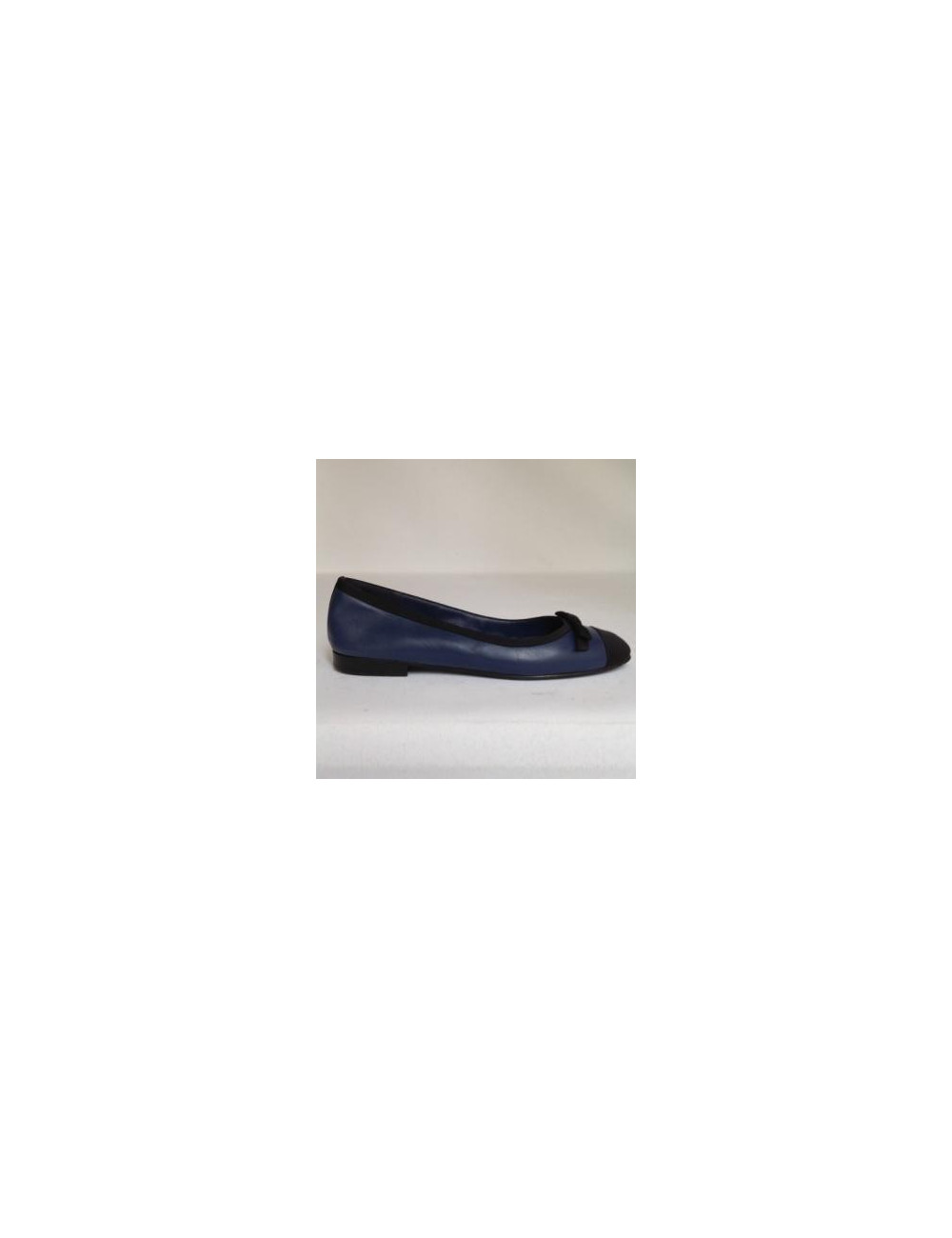 Ballerines en cuir bicolore CHANEL T37,5